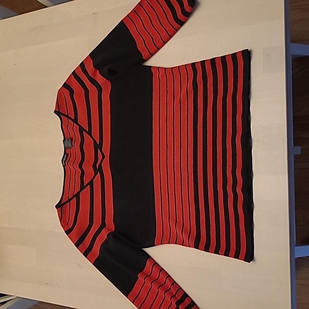 LIKE NEW Y2K Sculpture Silk Red and  Black Striped V-neck Sweater